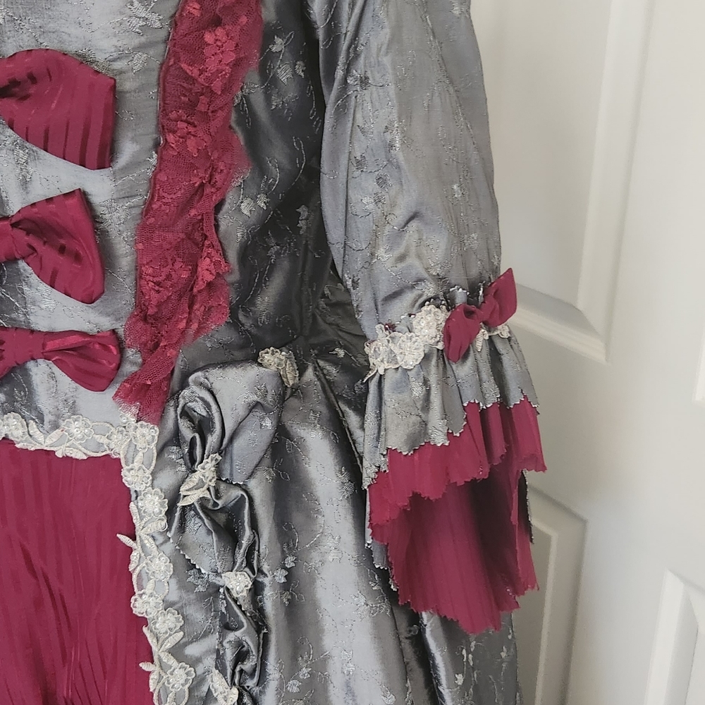 French Sack-Back Historical Recreation Gown - Picture 5 of 9